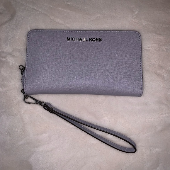 Michael Kors Handbags - NWOT Michael Kors Wallet Wristlet